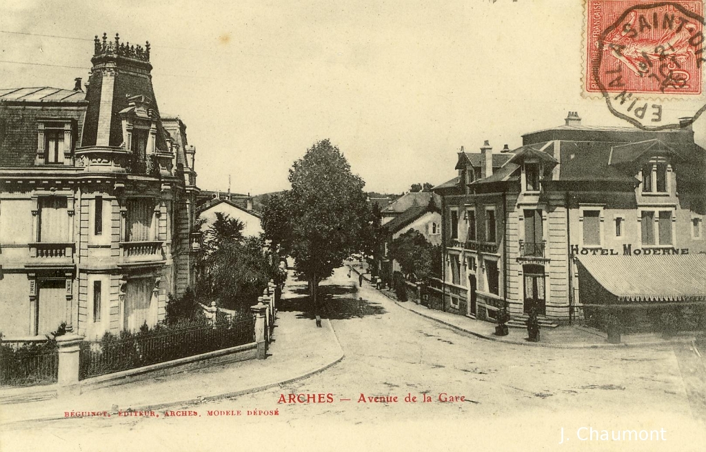 Arches - Avenue de la Gare (2).JPG
